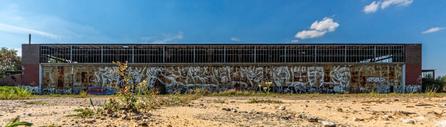 einflighalle-heinkel-werke-oranienburg-graffiti-aussen