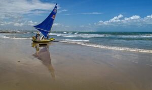 Fischerboot am Strand von Taiba