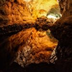Künstliches Wasserbacken in den Cuevas de los Verdes