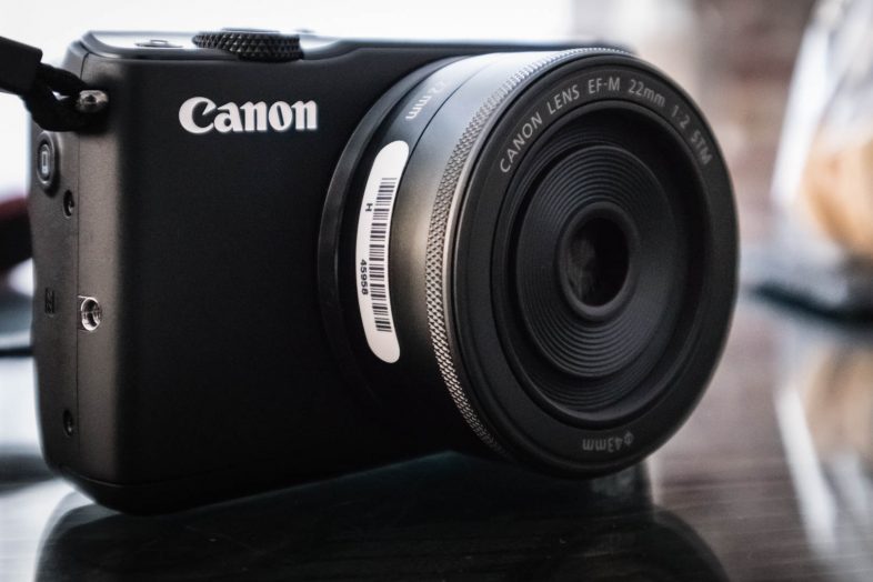 canon-eos-m10-22mm-pancake