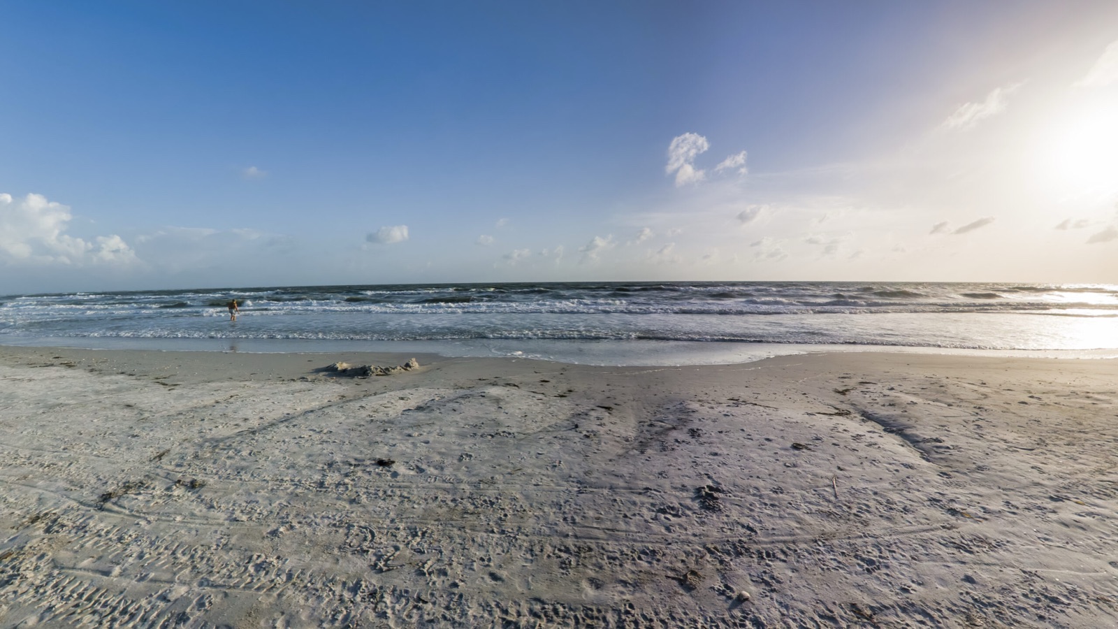 Reframing-Beispiel der Insta360 X6: Blick aus Marcs Perspektive auf den Strand, aus derselben 360°-Aufnahme geschnitten
