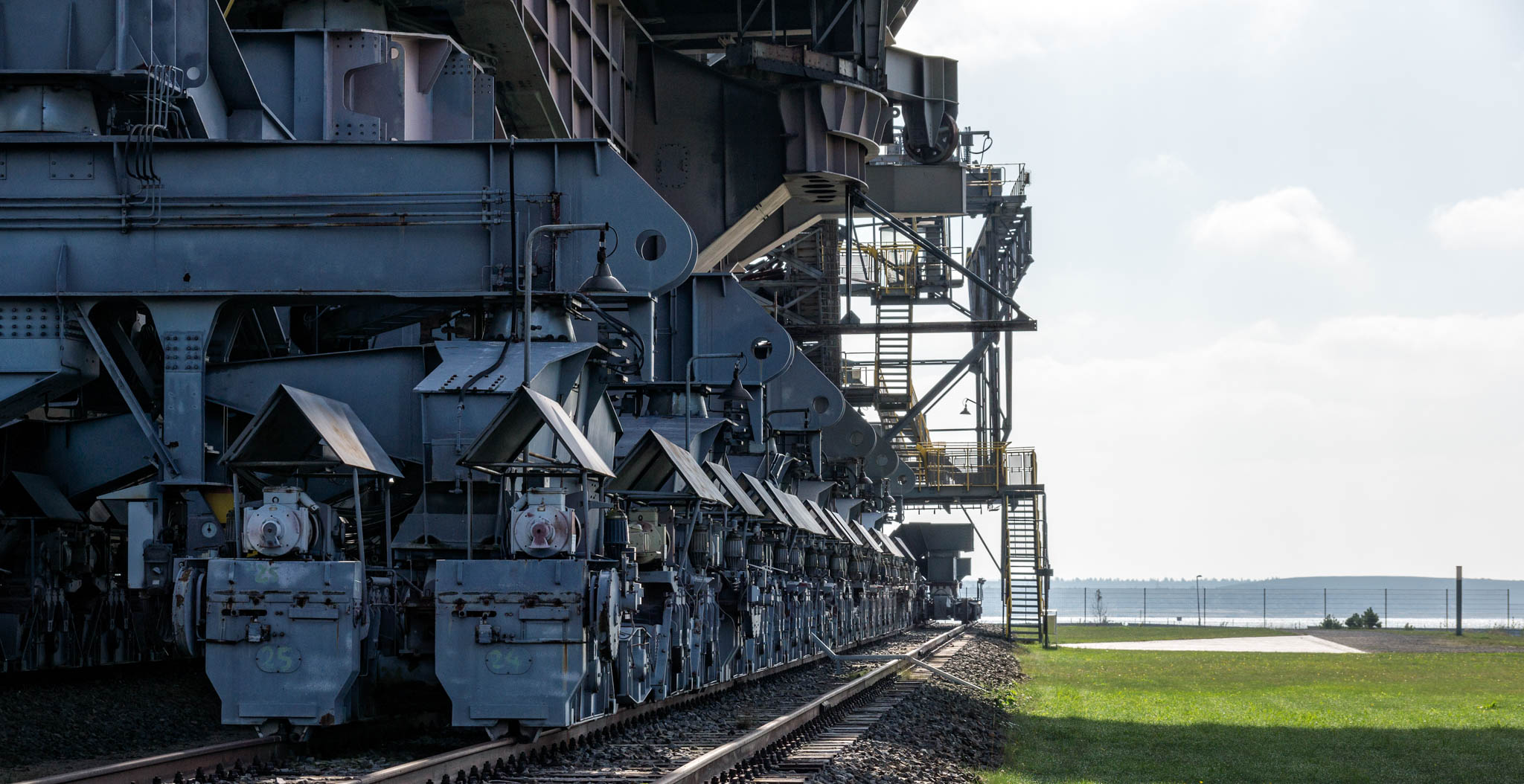Die F60 fährt auf Schienen